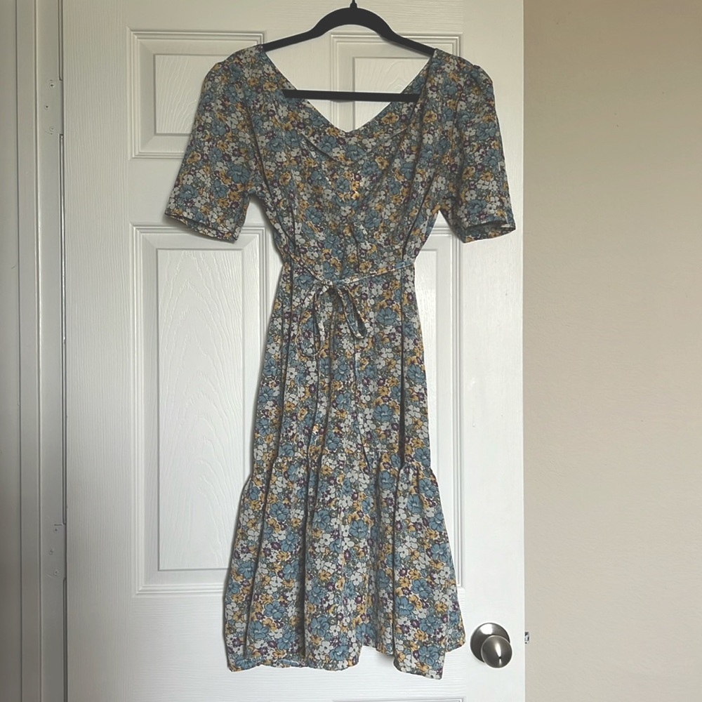 Floral v-neck puffer sleeve midi dress